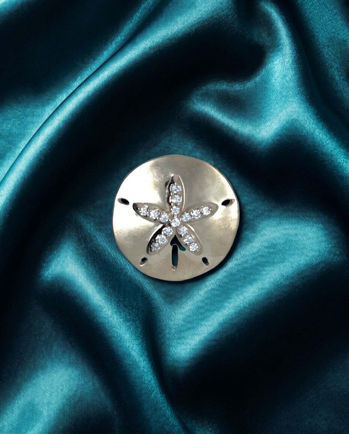 14K Yellow Gold Diamond Sand Dollar Pendant - 0.16ctw