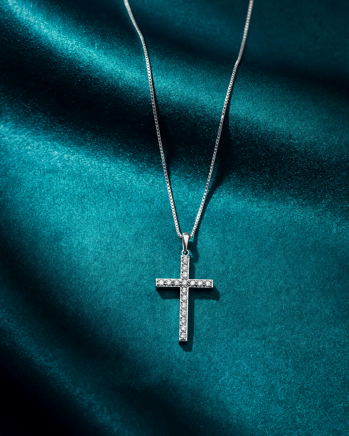 10K White Gold Lab Grown Diamond Cross Pendant Necklace