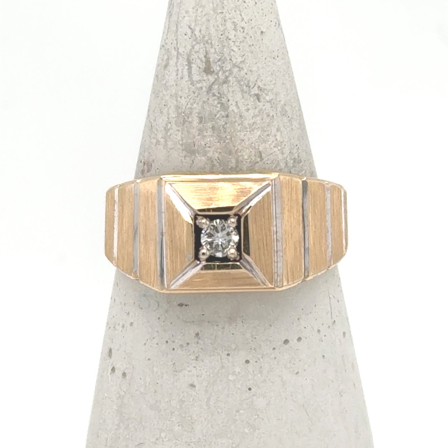 14K two-tone men’s ring with ribbed band and prong-set round diamond center.