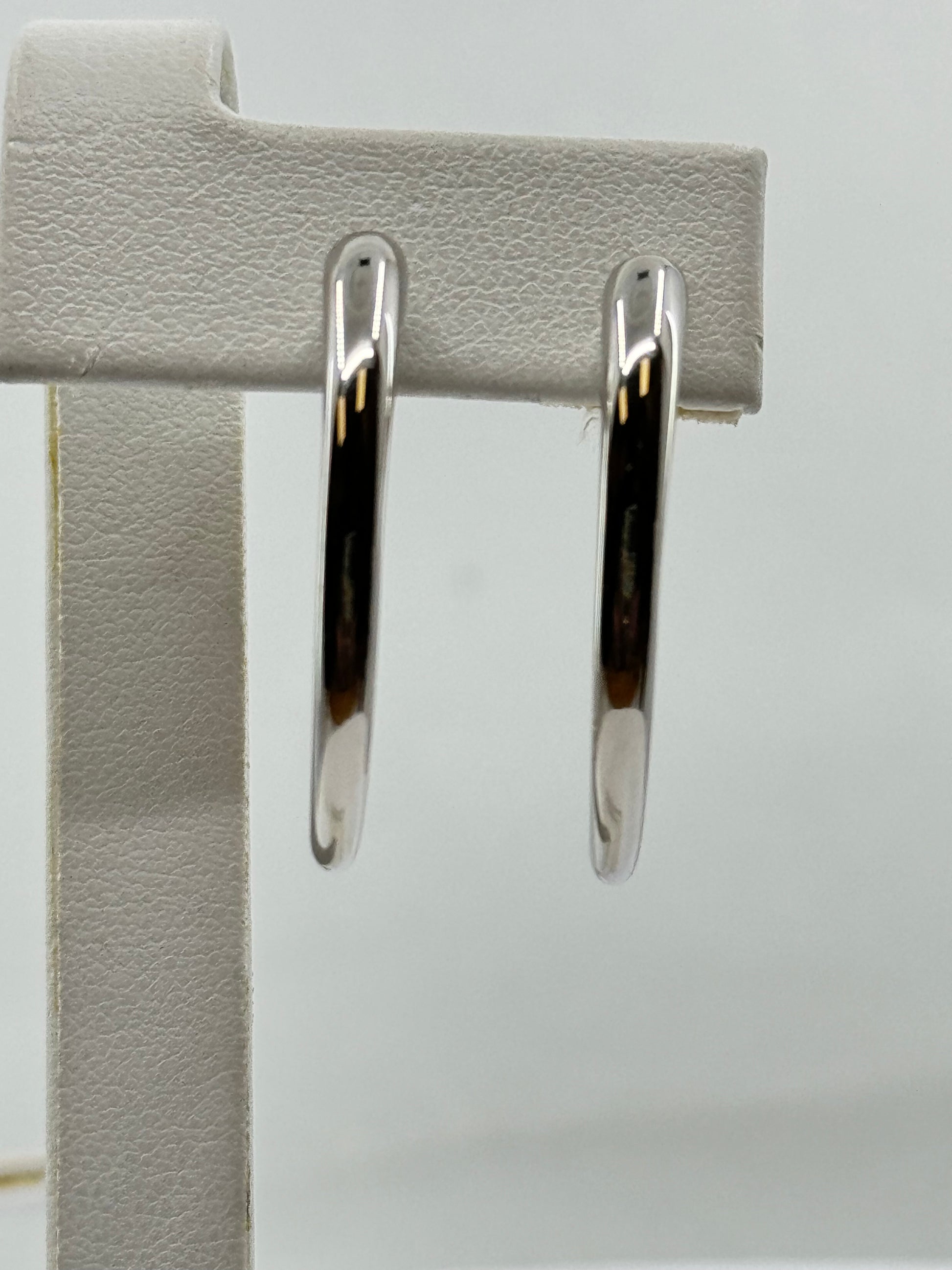 14K white gold oval hoop earrings with polished finish for pierced ears.