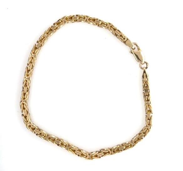 Yellow gold Byzantine chain bracelet with 3.3mm links and lobster clasp.