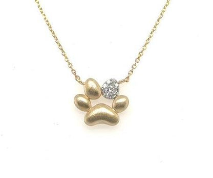 14K yellow gold paw print pendant necklace with diamond-set toe and cable chain.