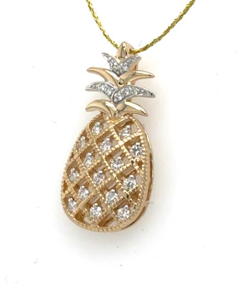 14K yellow gold pineapple pendant with pavé diamonds and lattice-textured body.