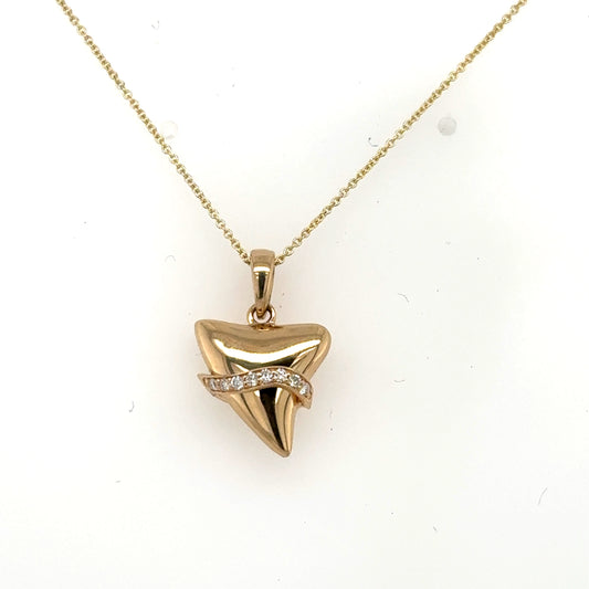 14K yellow gold shark tooth pendant with diamond accent on 18-inch cable chain.