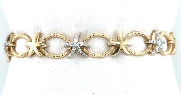 14K yellow gold bracelet with textured oval links and diamond-accent starfish motifs.