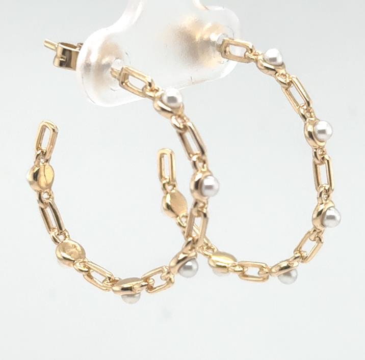 14K yellow gold hoop earrings with chain‑link design and small white pearls.