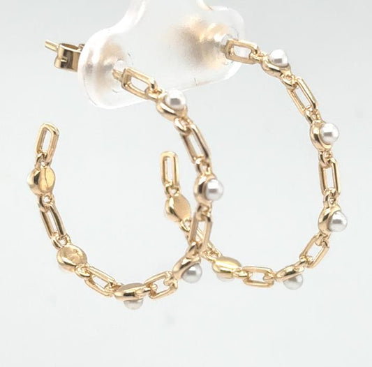 14K yellow gold hoop earrings with chain‑link design and small white pearls.