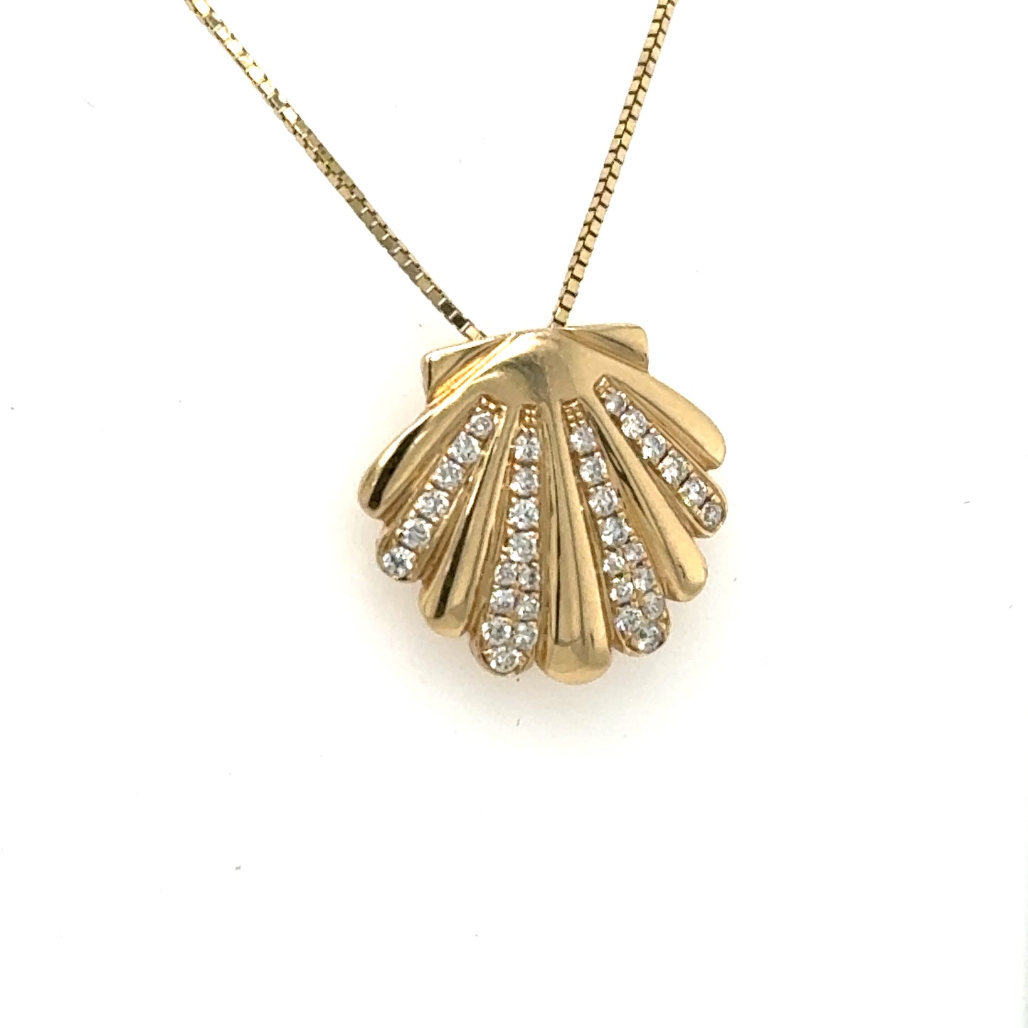 14K yellow gold seashell pendant with pavé diamond rows on box chain.