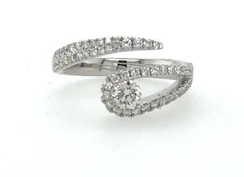 18K white gold bypass ring with pavé band and central round diamond.