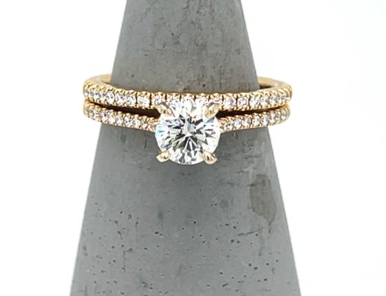 18K yellow gold bridal set with round solitaire and pavé diamond bands.