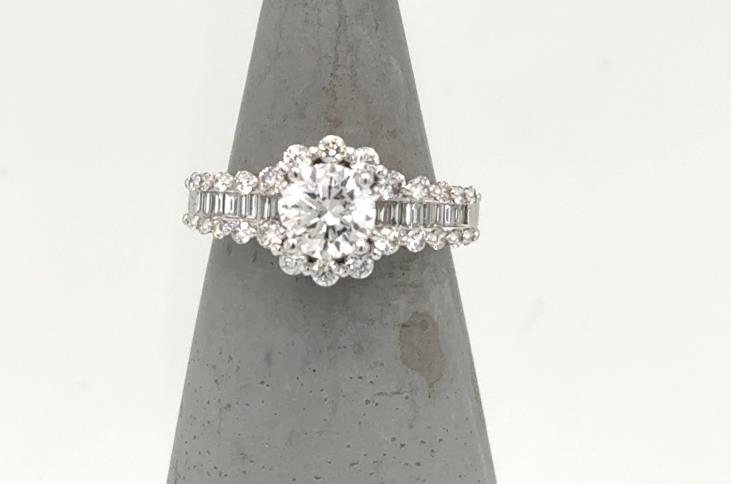 18K White Gold Engagement Ring