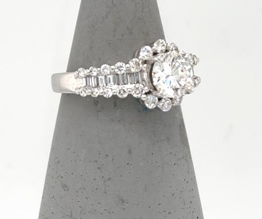 18K White Gold Engagement Ring