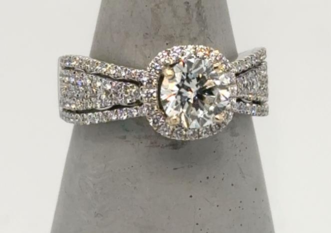 18K White Gold Diamond Halo Engagement Ring