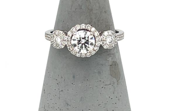 18K White Gold Diamond Halo Engagement Ring