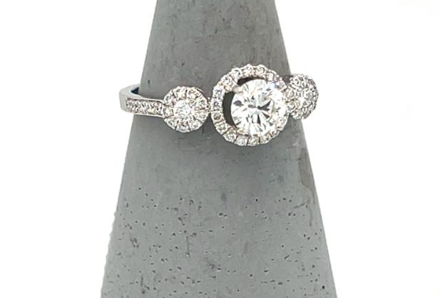 18K White Gold Diamond Halo Engagement Ring