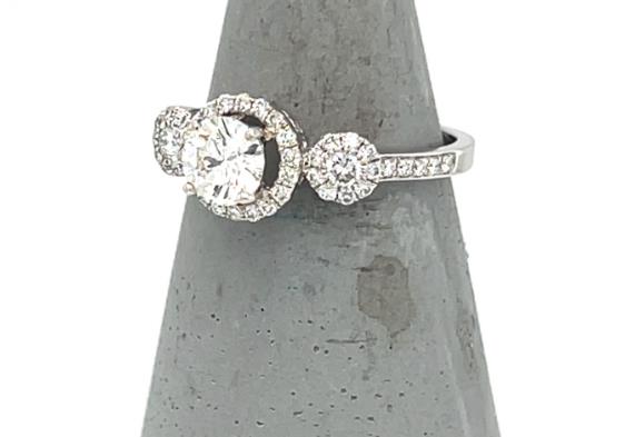 18K White Gold Diamond Halo Engagement Ring