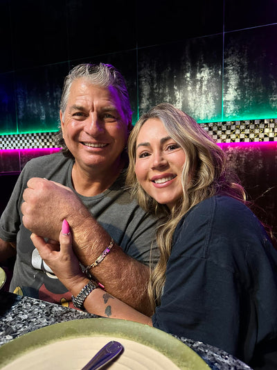 Man wearing gold chain