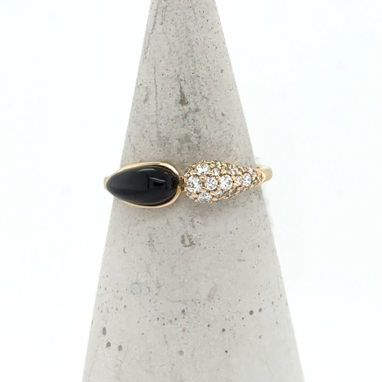 18K Yellow Gold Onyx & Diamond Ring