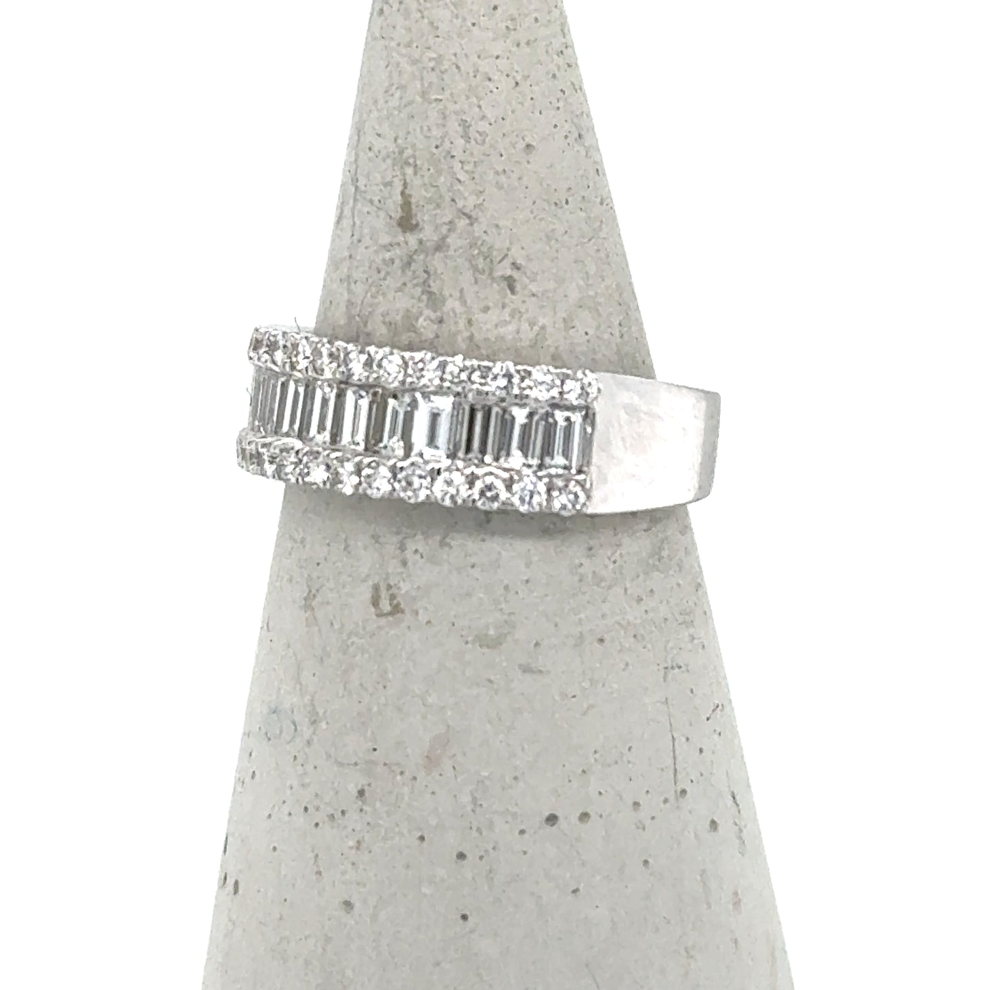 18K White Gold Baguette & Round Diamond Band