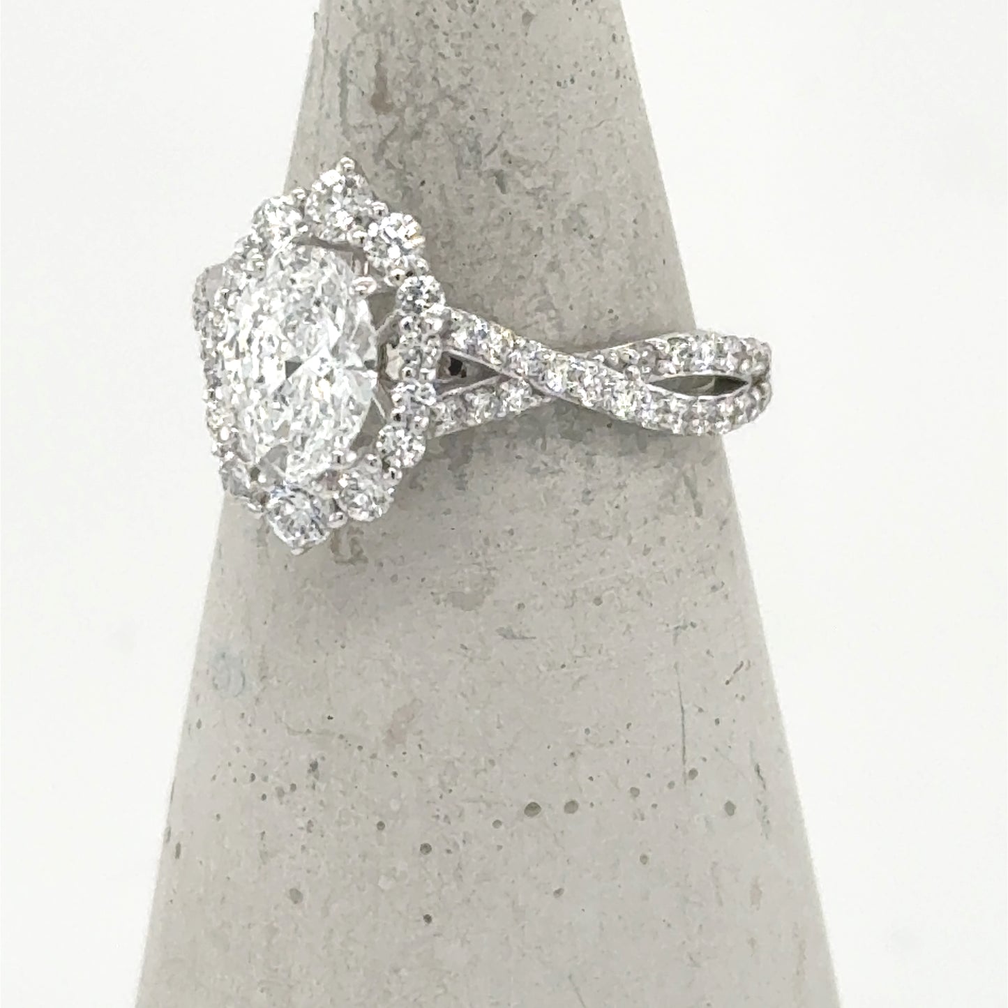 14K White Gold Lab-Grown 2.0ctw Oval Diamond Engagement Ring