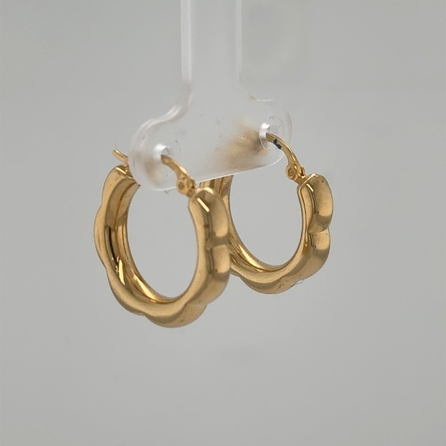 14K Yellow Gold Scalloped Edge Hoop Earrings