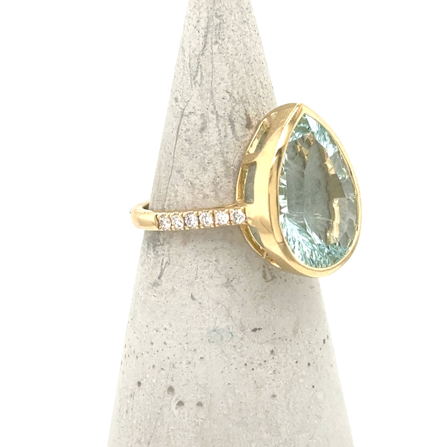 14K Yellow Gold Aquamarine & Diamond Ring