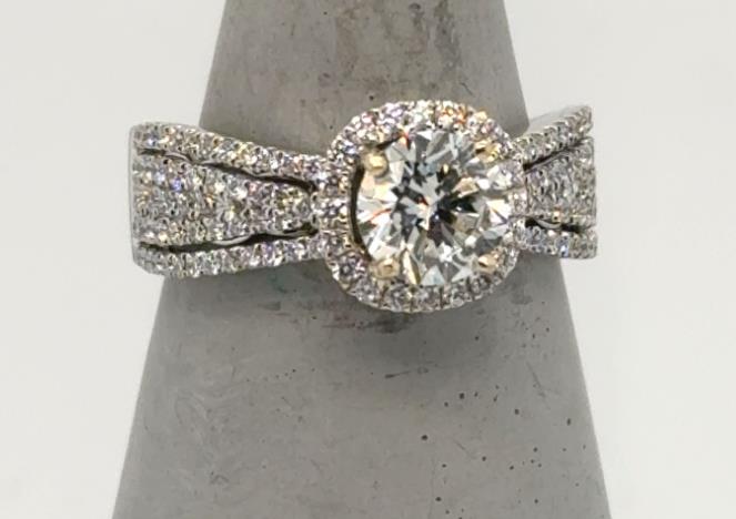 18K white gold ring with round diamond and cushion halo, split pavé band.
