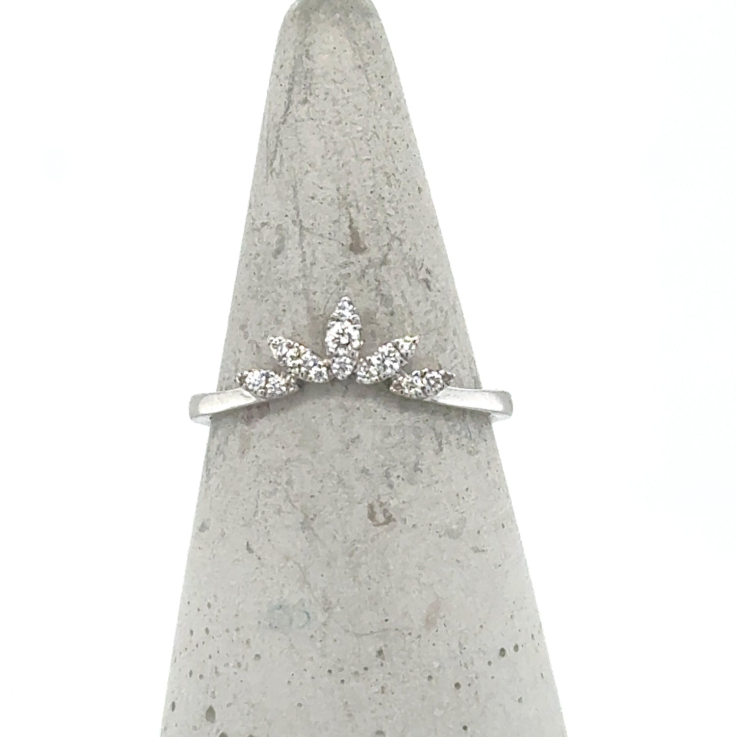 14K White Gold Diamond Crown Wedding Band Ring - Size 6.5