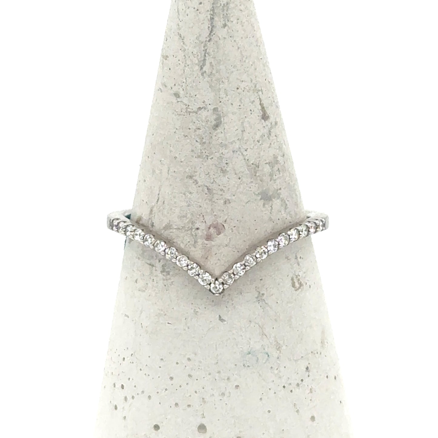 14K white gold chevron ring with pavé-set round diamonds on a V-band.