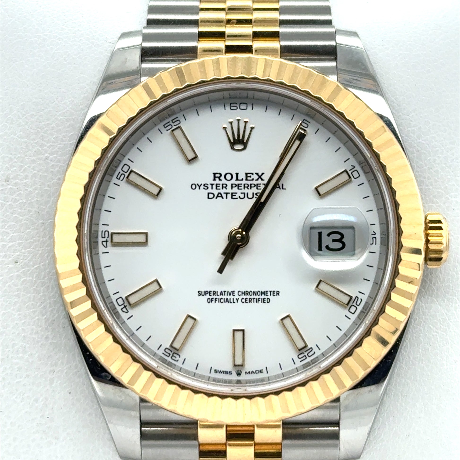 Two-tone stainless steel and yellow gold Datejust, white dial, index markers, Jubilee bracelet.